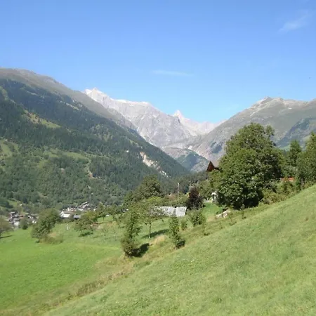 Chalet Charming Chalet Near Trails *