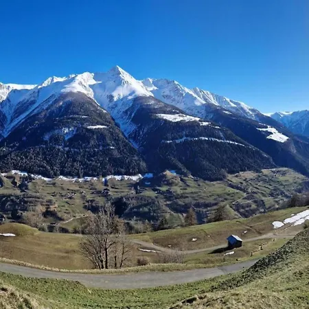 Charming Near Trails 木屋