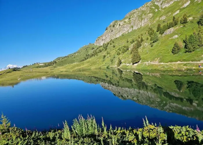 Dağ evi Charming Near Trails *