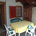 Charming Chalet Near Trails Morel