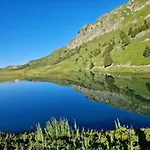 Chalet Charming Chalet Near Trails *